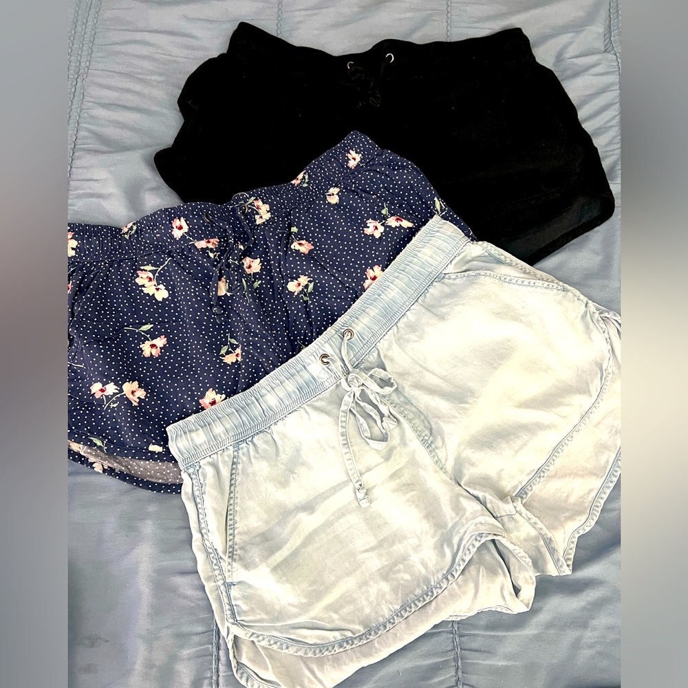 BUNDLE: Three (3) women’s shorts by SO size large
